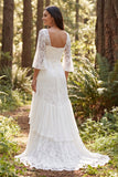 Longue robe de mariée en dentelle ivoire à manches 3/4 avec fente