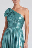 Robe formelle longue à une épaule métallique métallique dorée
