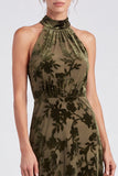 Robe longue formelle longue en velours fleur à col nez-nu olive, ligne en A