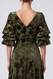 Robe longue formelle longue en velours en V à col en V olive avec demi-manches