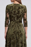 Robe midi fleurie midi en velours olive à col en V ligne A avec ceinture