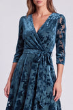 Robe midi fleurie midi en velours olive à col en V ligne A avec ceinture