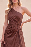 Robe maxi sirène à une épaule en chocolat avec fente