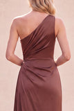 Robe maxi sirène à une épaule en chocolat avec fente