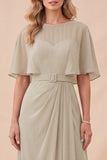 Robe maskinskine en chiffon taupe à col rond à col rond avec ceinture