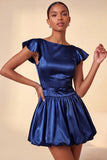 Robe courte de retour à la maison de fin d’année en satin en satin décolleté bleu ciel avec manches bonnets