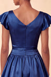 Robe courte de retour à la maison de fin d’année en satin en satin décolleté bleu ciel avec manches bonnets
