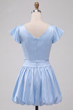 Robe courte de retour à la maison de fin d’année en satin en satin décolleté bleu ciel avec manches bonnets