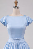 Robe courte de retour à la maison de fin d’année en satin en satin décolleté bleu ciel avec manches bonnets