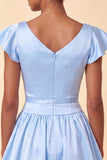 Robe courte de retour à la maison de fin d’année en satin en satin décolleté bleu ciel avec manches bonnets