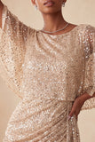 Robe courte de rentrée courte à la rentrée avec une ceinture rose rose scintillante, mouillée