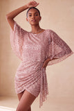 Robe courte de rentrée courte à la rentrée avec une ceinture rose rose scintillante, mouillée