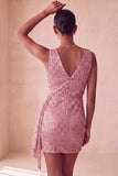 Robe courte de rentrée courte à la rentrée avec une ceinture rose rose scintillante, mouillée