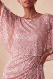 Robe courte de rentrée courte à la rentrée avec une ceinture rose rose scintillante, mouillée