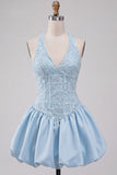 Robe courte de rentrée bleu ciel ligne en V