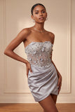 Robe de fin d’année grise grise sans bretelles florales transparentes en satin froncé avec dentelle dans le dos