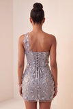 Robe courte de rentrée à la maison avec des dents grises à une épaule avec des paillettes