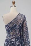 Robe de bal bleu marine à paillettes perlées à une épaule avec plumes