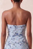 Robe courte de rentrée à la maison à paillettes bleues sans bretelles avec franges