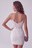 Robe courte de rentrée courte à la maison avec perles blanches décollées sur les épaules