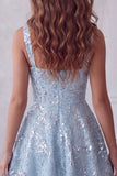 A-Line bleu ciel à longues bretelles courtes à sequins floraux robe de rentrée avec nœud