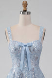 A-Line bleu ciel à longues bretelles courtes à sequins floraux robe de rentrée avec nœud