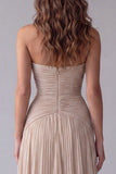 Robe longue de cérémonie champagne sans bretelles ligne A, froncée