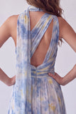 Robe longue de cérémonie bleue poussiéreux à une épaule, découpée à floral avec écharpe au col