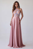 Robe longue de cérémonie rose à col haut avec appliqués floraux 3D et dos ouvert