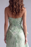 Robes de cérémonie longue verte sirène florale sans bretelles avec volants
