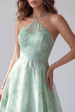 Robes de cérémonie longue verte ligne A en organza florale à encolure dos-nu