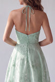 Robes de cérémonie longue verte ligne A en organza florale à encolure dos-nu