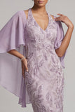 Robe de la mère de la mariée à col nu lilas bodycon perles florales midi avec une cape