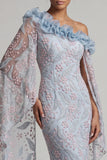 Robe longue de la mère de la mariée bleu fleuri bleu poussiéreux à une épaule perlée et volante