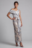 Robe de la mariée à paillettes argentées bodycon, fleurie, une épaule longue, avec fente