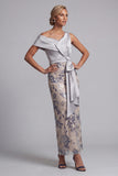 Robe de la mariée à paillettes argentées bodycon, fleurie, une épaule longue, avec fente