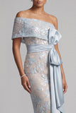 Robe longue de mère de la mariée en sequins bodycons bleu poussiéreux avec nœud long