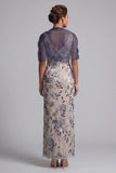 Robe longue de la mère de la mariée à paillettes florales bleu marine avec une cape