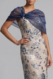 Robe longue de la mère de la mariée à paillettes florales bleu marine avec une cape