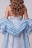 Robe longue de concours sirène bleu clair sans bretelles florales perlées avec traîne à volants