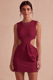 Petite robe blanche découpée à col rond avec un nœud Bodycon