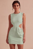 Petite robe blanche découpée à col rond avec un nœud Bodycon