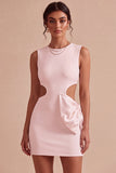 Petite robe blanche découpée à col rond avec un nœud Bodycon