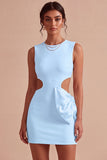 Petite robe blanche découpée à col rond avec un nœud Bodycon