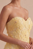 Robe de rentrée florale à fleurs de perles en forme de perles jaunes en forme de Sweetheart A-Line avec volants