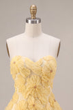 Robe de rentrée florale à fleurs de perles en forme de perles jaunes en forme de Sweetheart A-Line avec volants