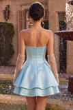 Robe de fin d’année en satin à volants en satin à la taille basque sans bretelles à la taille basque