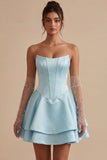 Robe de fin d’année en satin à volants en satin à la taille basque sans bretelles à la taille basque