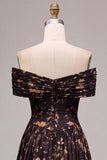Robe longue longue de cérémonie noire à la ligne en A décollée et froncée