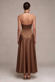 Robe formelle longue longue en A en satin à col nu café